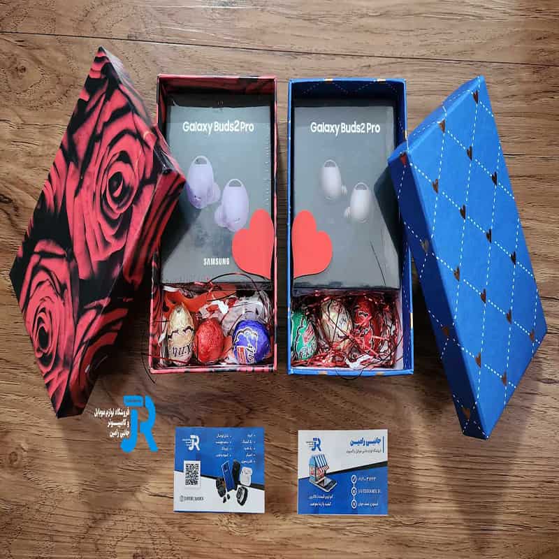 پک هدیه (باکس هدیه + Galaxy Buds2 Pro + شکلات + تزیینات)